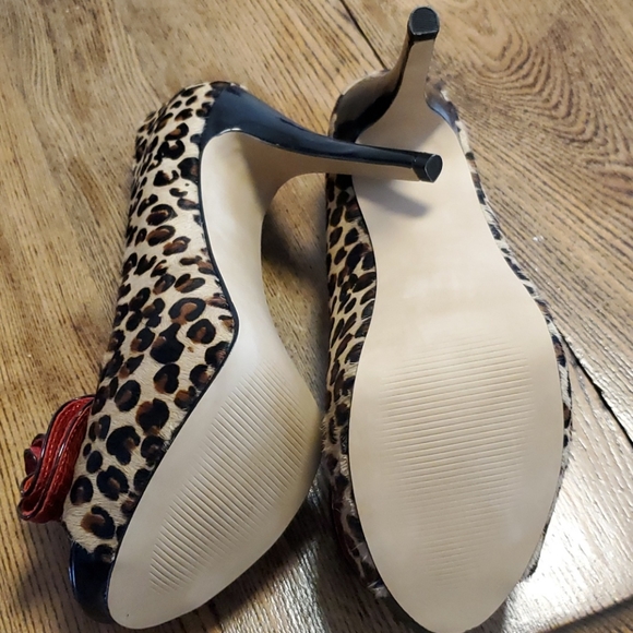 Steve Madden leopard print heels with red bows - Picture 2 of 2